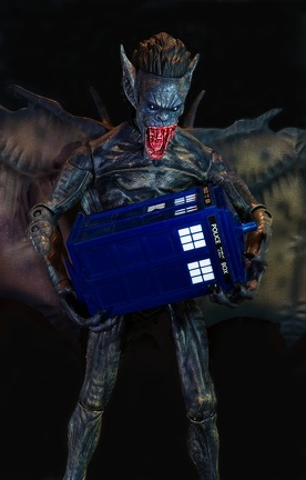 Creature Holding Tardis (4865 visits)