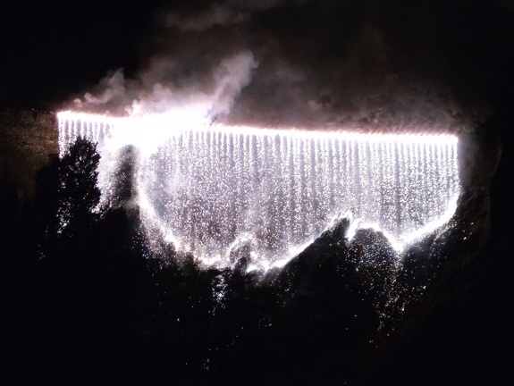 Firework Waterfall (7568 visits) A 'waterfall' of fireworks over the side of Edinburgh castle