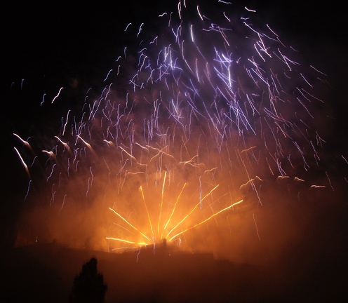Fireworks Over Edinburgh Castle (5116 visits)